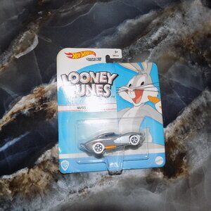 Hot Wheels Looney Tunes- Bugs Bunny 2023 Character Cars NEW